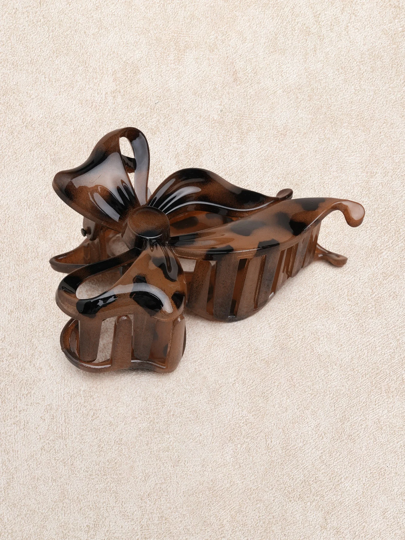 Coffee Leopard Shark Claw Hair Clip - Image 3