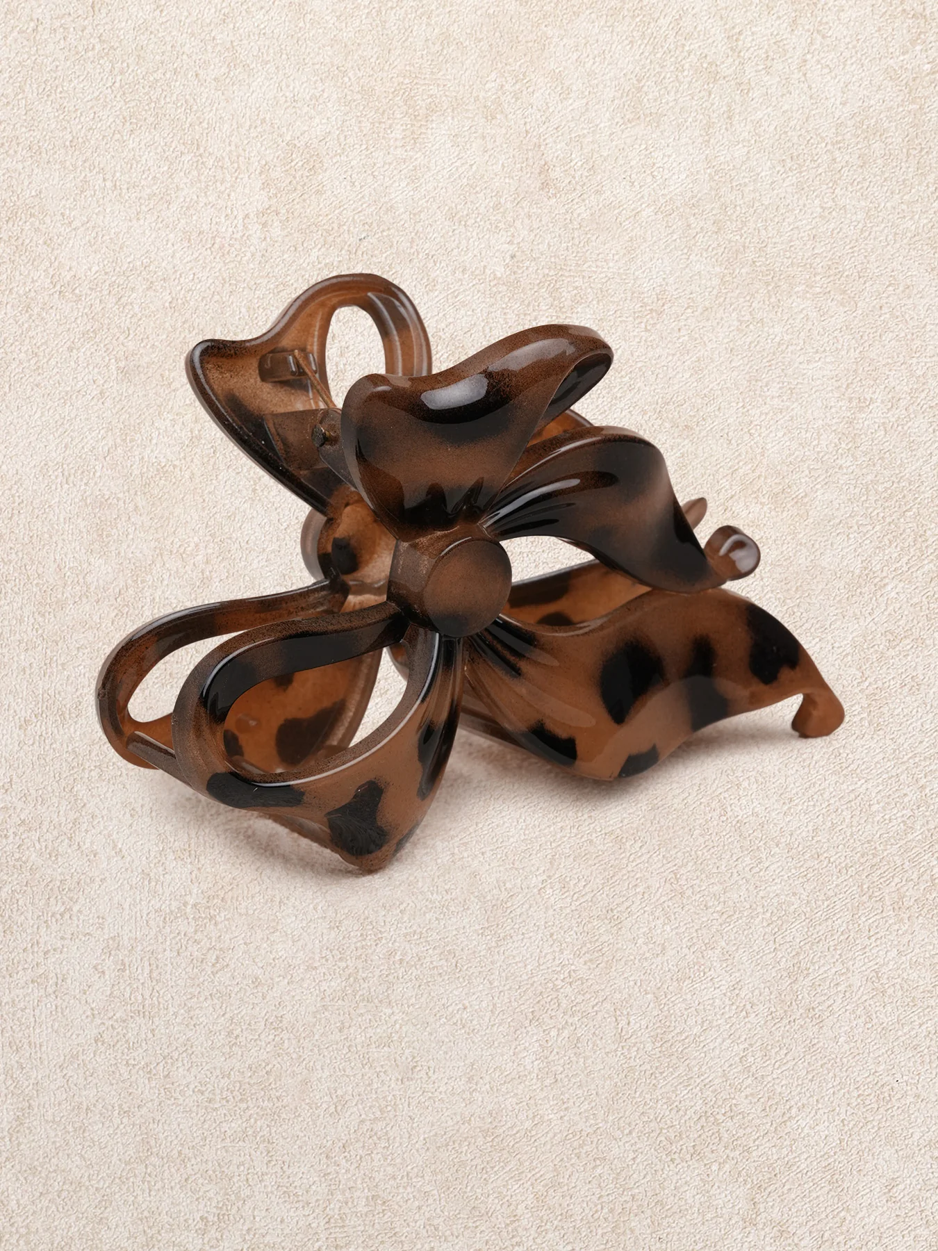 Coffee Leopard Shark Claw Hair Clip - Image 4