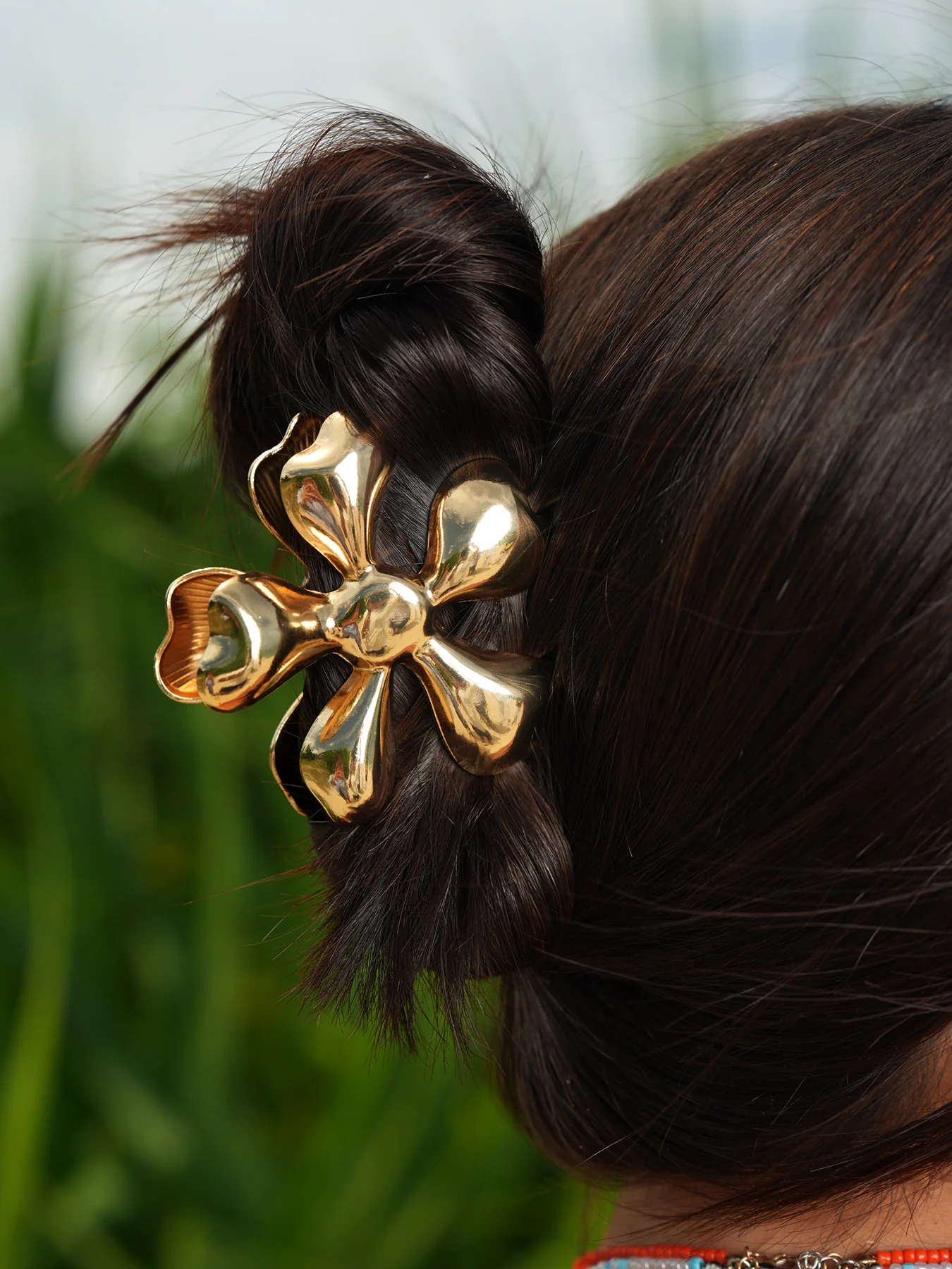 Gold Metal Flower Hair Clip - Image 3
